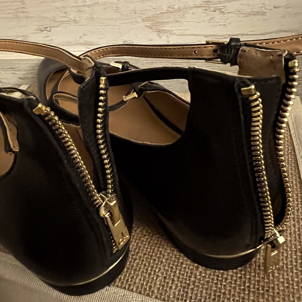Calvin Klein women 9 zip up black shoe